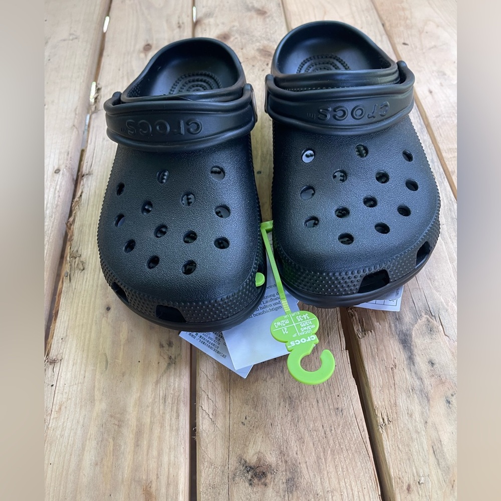 CROCS black NWT kids size 3